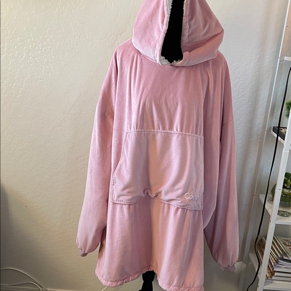 Comfy Pink Hooded Robe - Picture 6 of 8